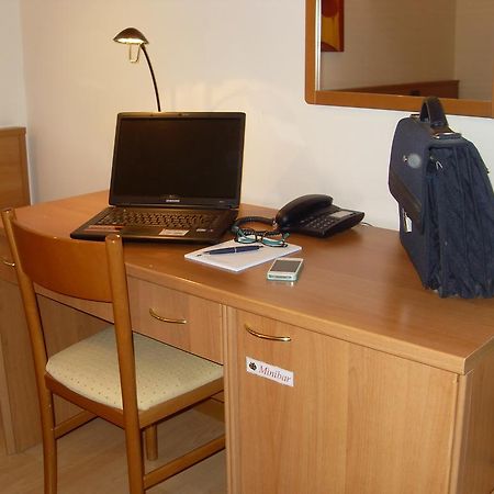 Hotel Tirrenus Perugia Buitenkant foto