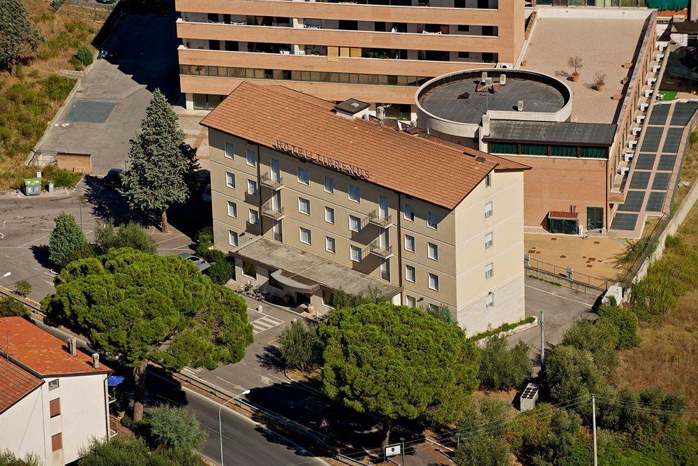 Hotel Tirrenus Perugia Buitenkant foto